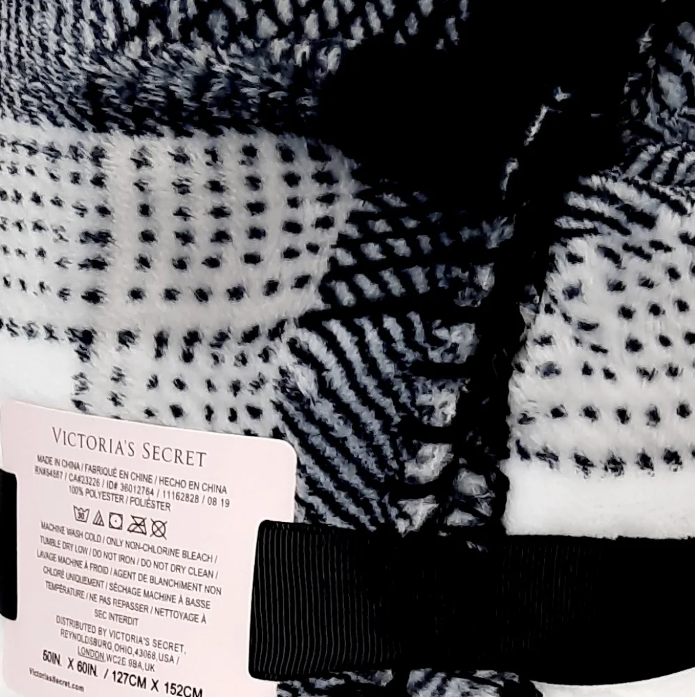 Victoria's Secret Black Checkers Blanket NWT - Picture 5 of 10
